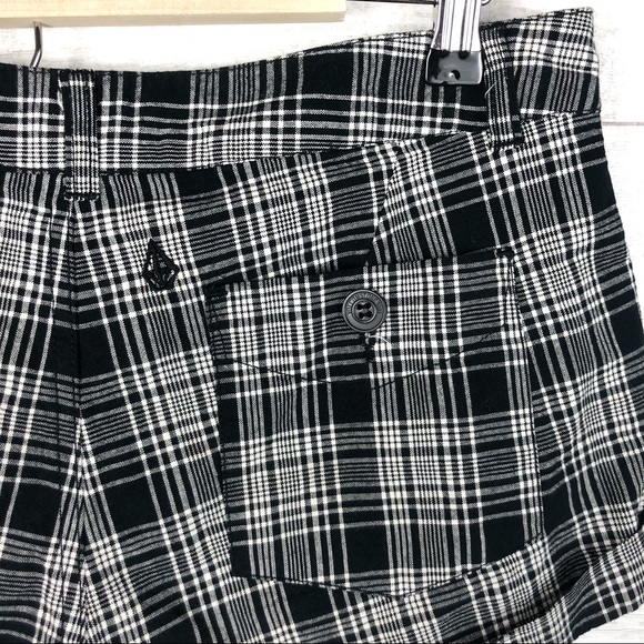VOLCOM White & Black Plaid Shorts - Picture 4 of 5